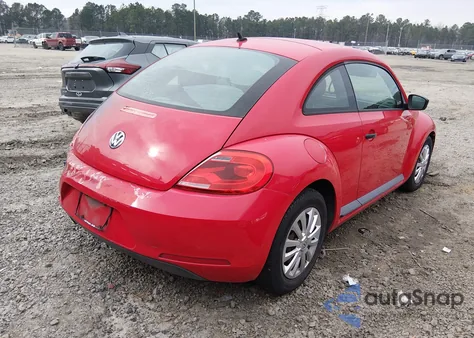 2013 Volkswagen Beetle 2.5L Entry z USA, uszkodzony, nr VIN 3VWFP7AT8DM645177